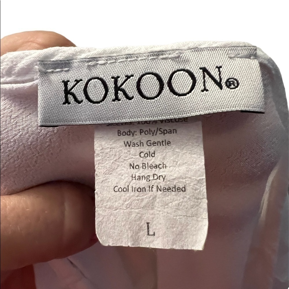 Kokoon white flowy blouse with bell sleeves! Size Large! - Picture 4 of 5